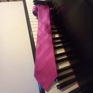 Vintage COUNTESS MARA mens Necktie   ROYAL  MAGENTA
